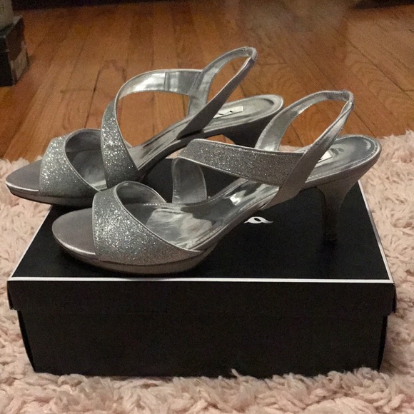 Heels - Picture 2 of 4